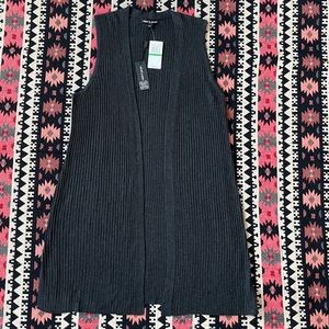 Cable & Gauge Gray Sleeveless Sweater